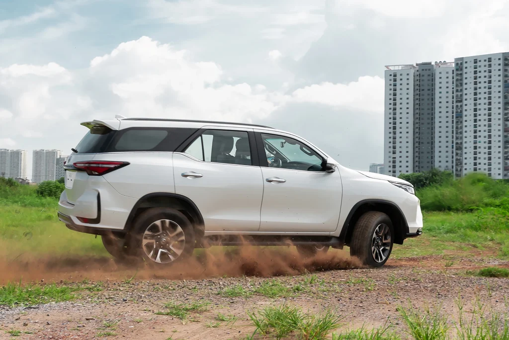 khả năng vận hành xe Fortuner 2024 màu trắng