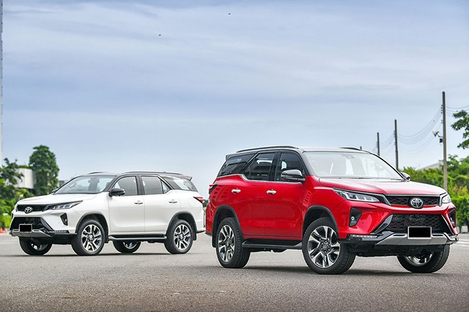 xe Toyota Fortuner 2024