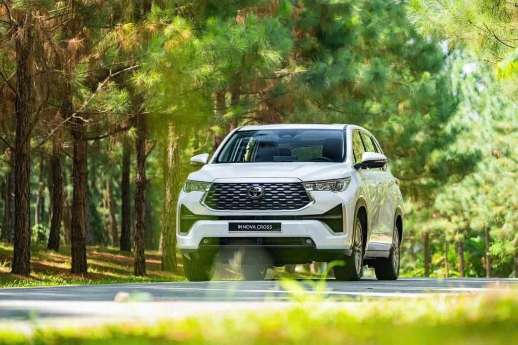 đầu xe Innova Cross 2024
