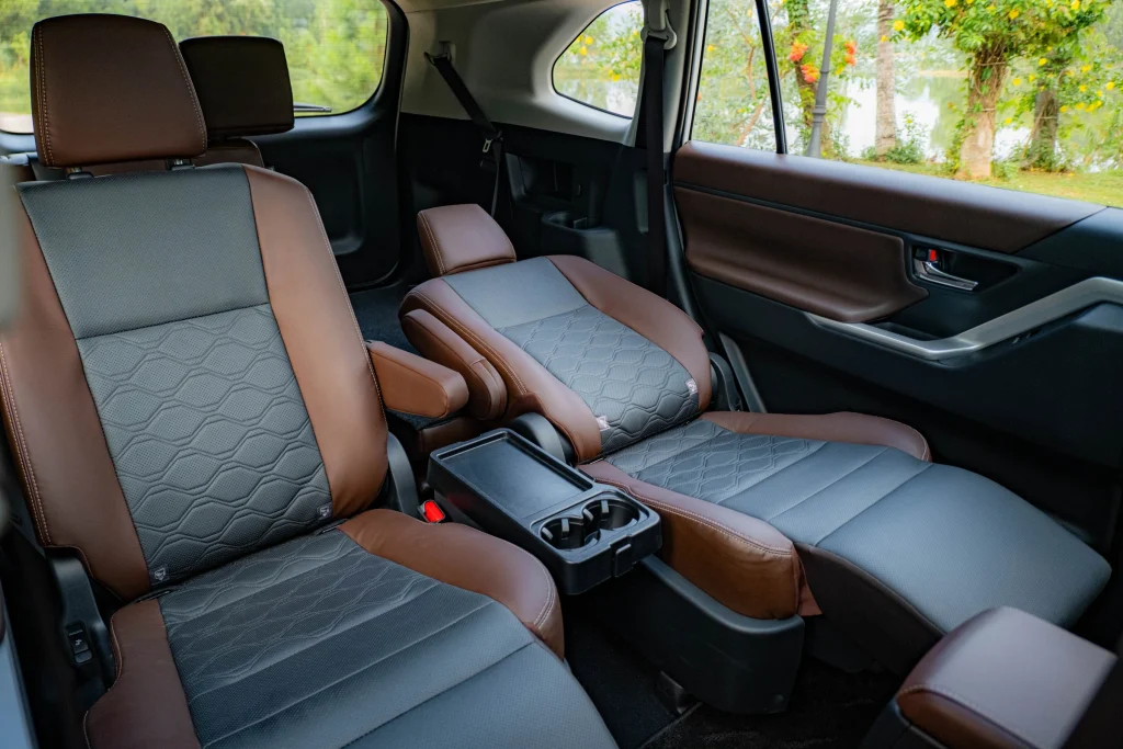 nội thất Innova Cross 2024