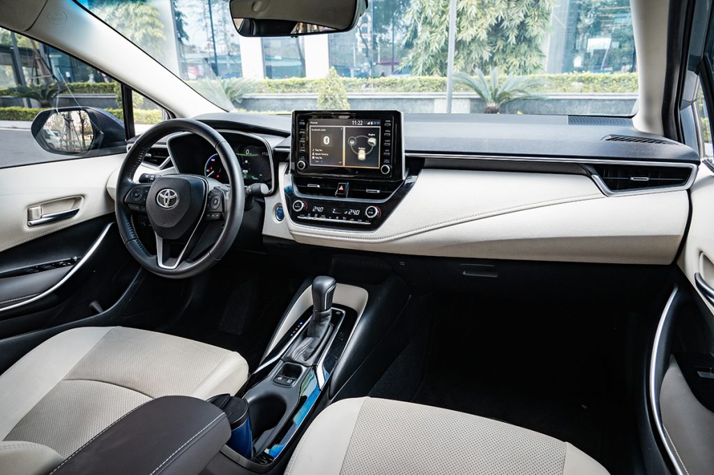 nội thất ghế lái xe Toyota Corolla Altis 2024