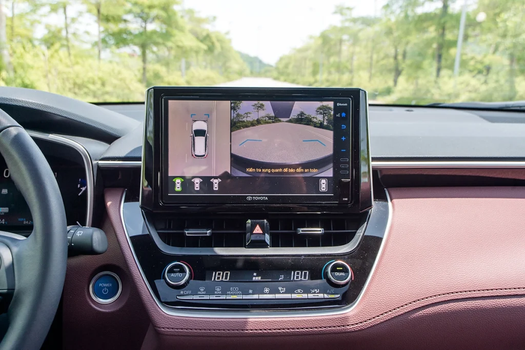 camera lùi 360 độ xe Toyota Corolla Cross 2024