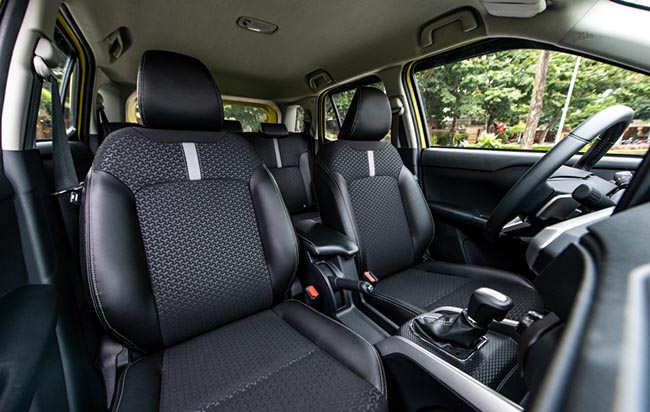 nội thất Toyota Raize màu trắng ngọc trai