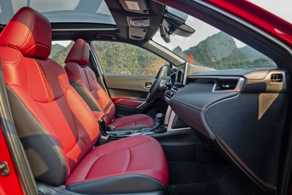 Trải Nghiệm Lái Thử nội thất Toyota Corolla Cross – Khách Hàng Nói Gì?