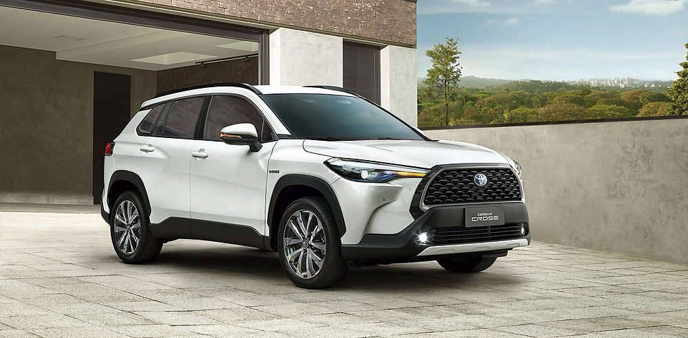 xe Toyota Corolla Cross 1.8G màu trắng