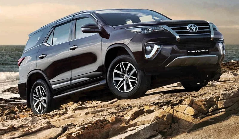 xe Fortuner 2024 Legender 2.4AT 4x4 màu đen