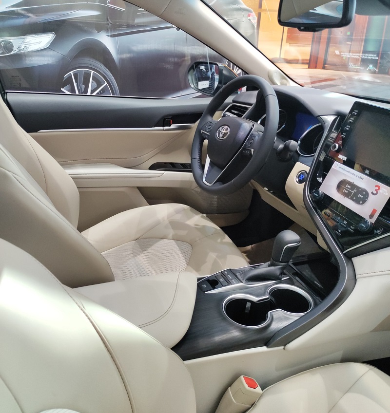 nội thất kem Toyota Camry 2023