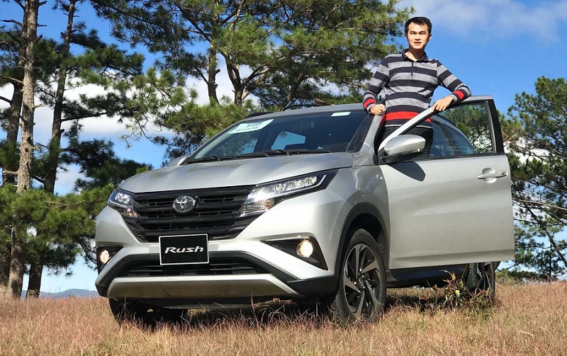 xe Toyota Rush 2022 màu bạc