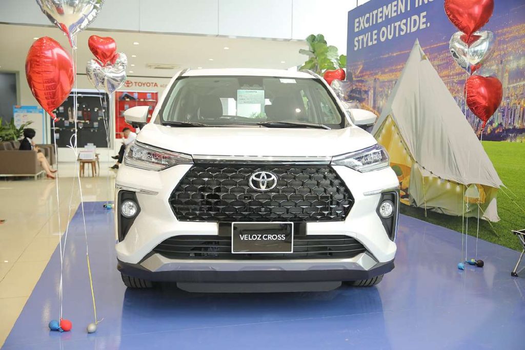 xe Veloz Cross màu trắng tại Toyota Mỹ Đình