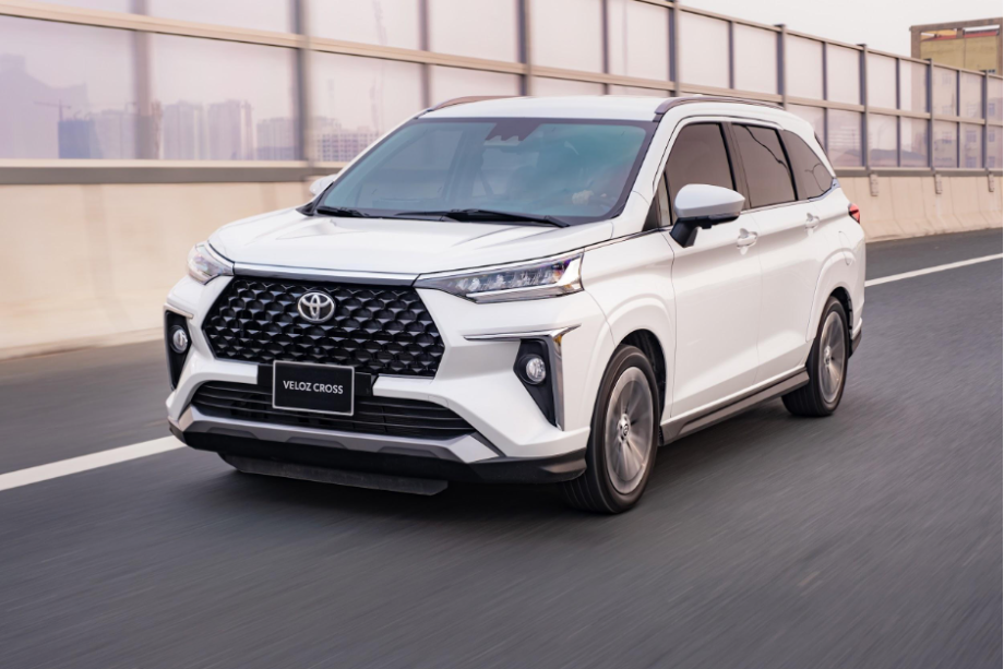xe Veloz Cross 2023 bản TOP màu trắng
