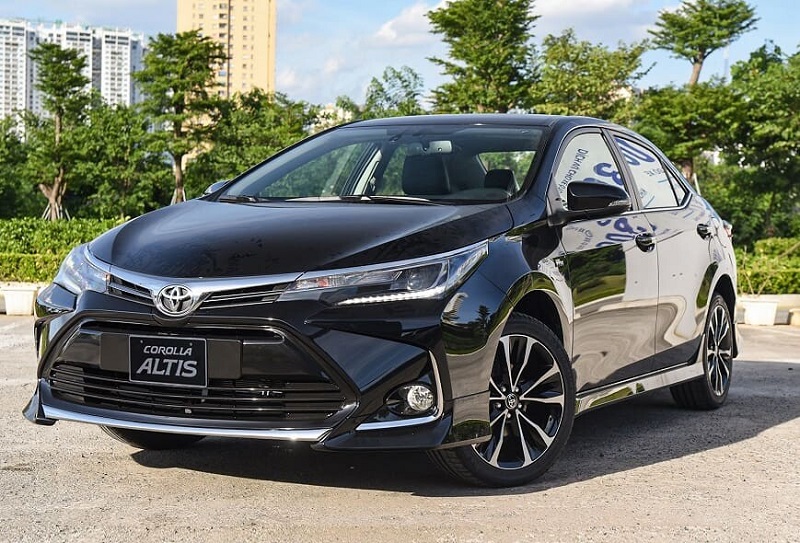 hông thân xe Corolla Altis 2023 màu đen