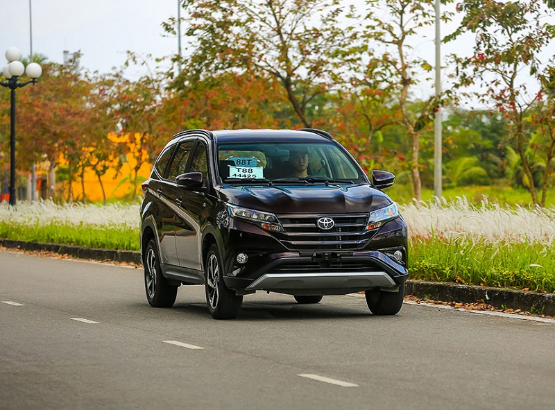 xe Toyota Rush 2022 màu đen