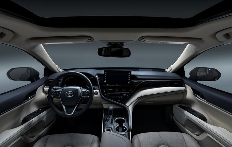 nội thất và ghế lái trước Camry 2.5Q 2023