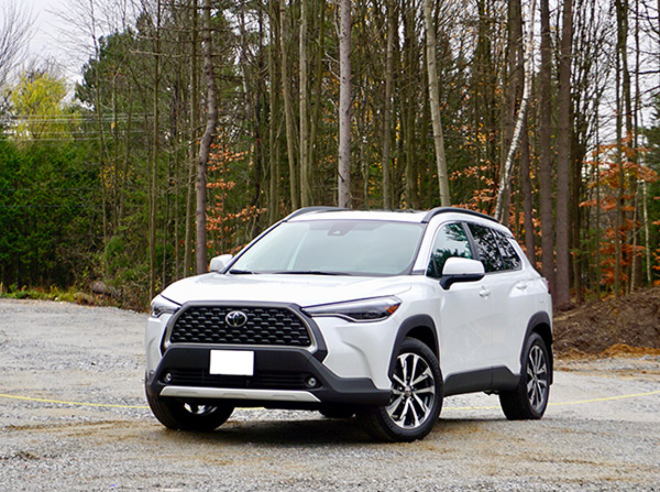 xe Toyota Corolla Cross 2022 màu trắng ngọc trai